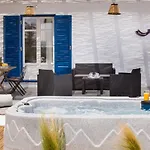 Punda Paros Villa *